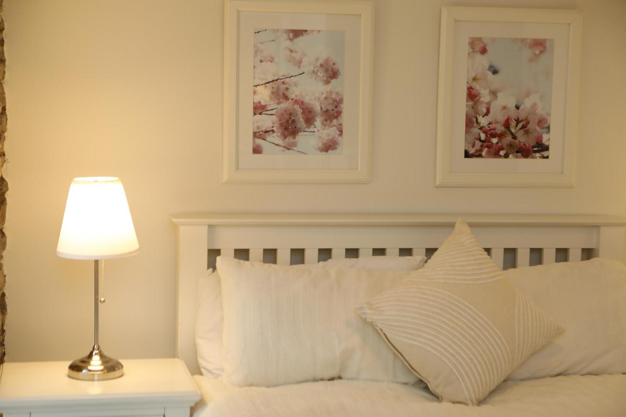 The Cosy Cottage Retreat! Perfect For Contractors, Relocators, Getaway Llantrisant  Eksteriør billede