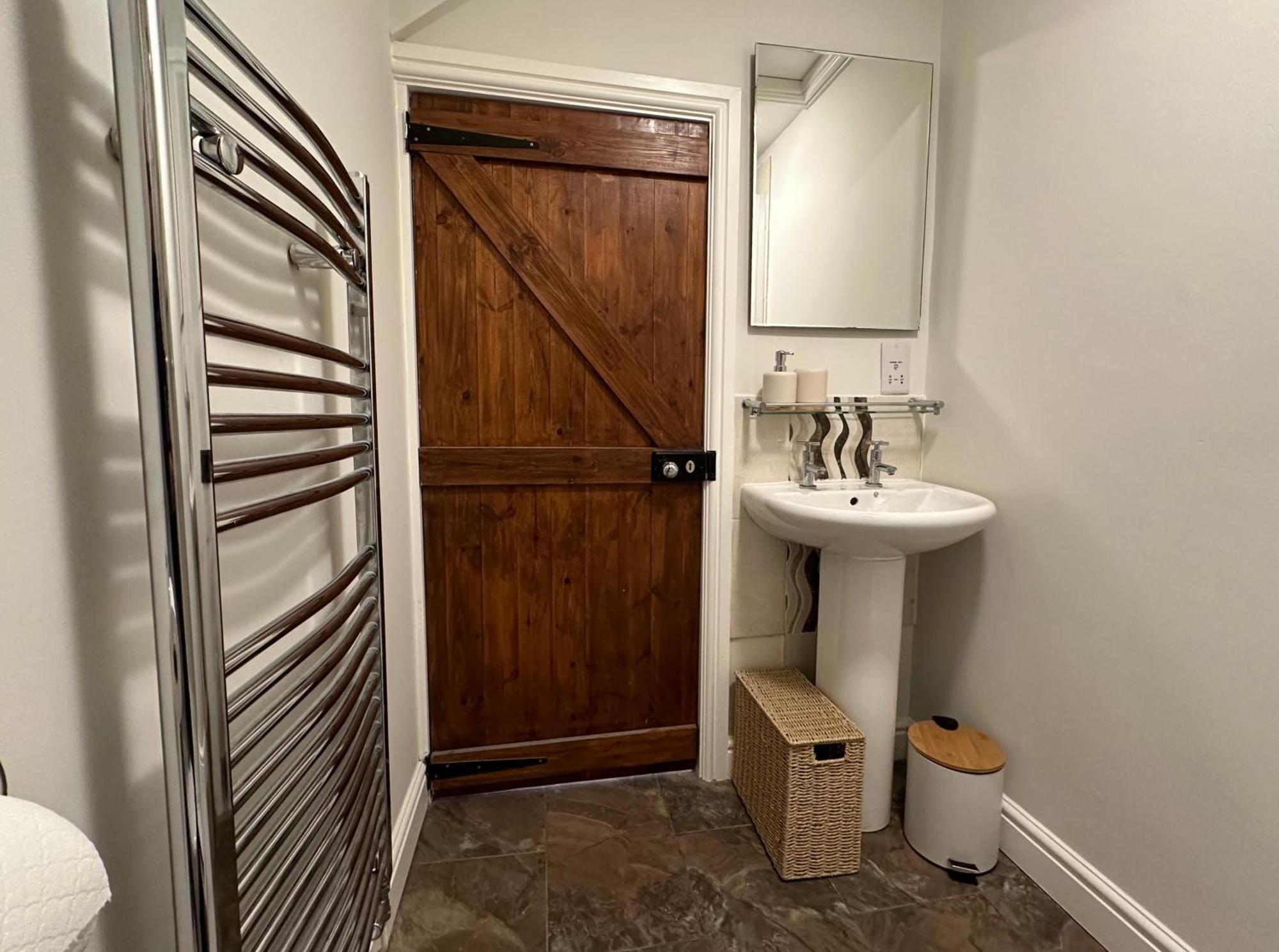 The Cosy Cottage Retreat! Perfect For Contractors, Relocators, Getaway Llantrisant  Eksteriør billede